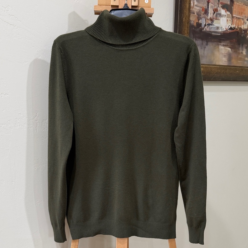 Basic Milano Olive Green Turtleneck Sweater
Size L